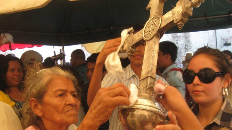 Lavada de la Plata de la Virgen de Concepción del Trono