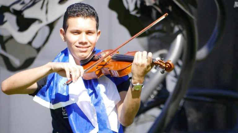 Violinista nicaragüense integra Orquesta de las Américas